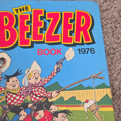 The beezer book 1976 hardcover - book,